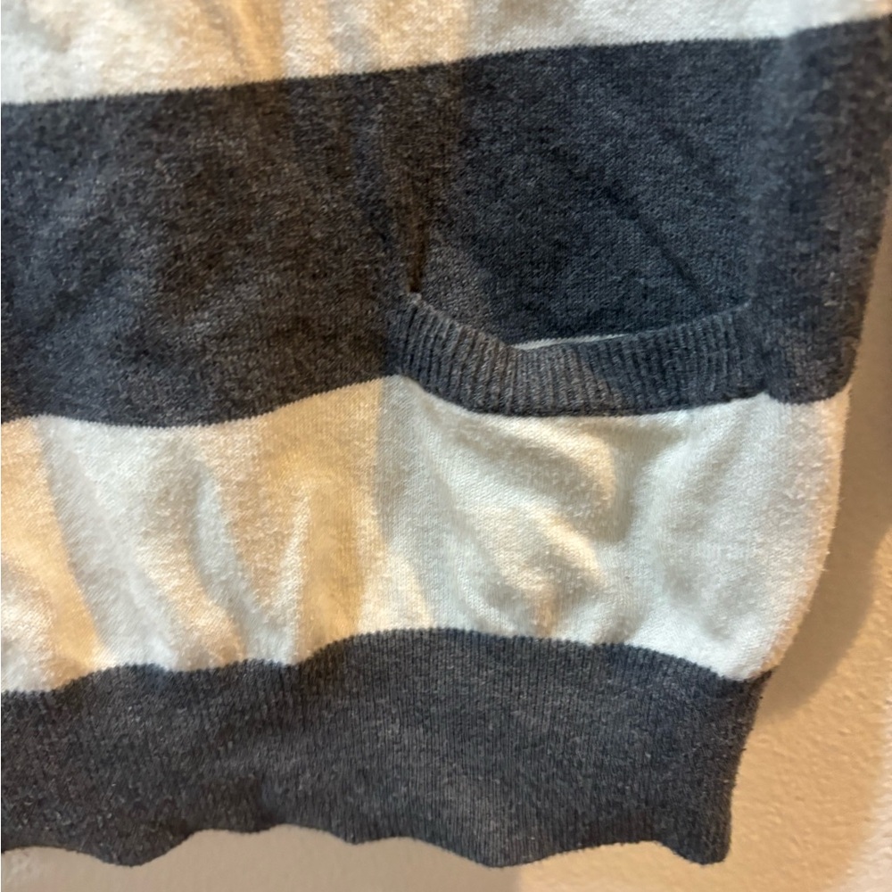 Abercrombie & Fitch Gray & Cream Striped Sweater Women’s Medium - Picture 3 of 10